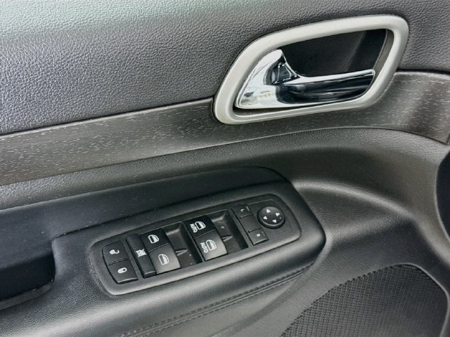 Used 2018 Jeep Grand Cherokee Altitude AWD/4WD image 18