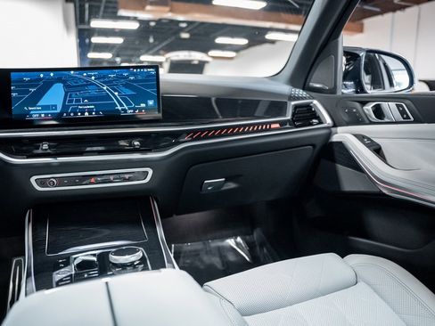 Used 2025 BMW X5 M60i w/ Climate Comfort Package image 43