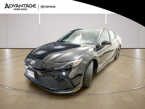 Used 2026 Toyota Camry SE FWD image 4