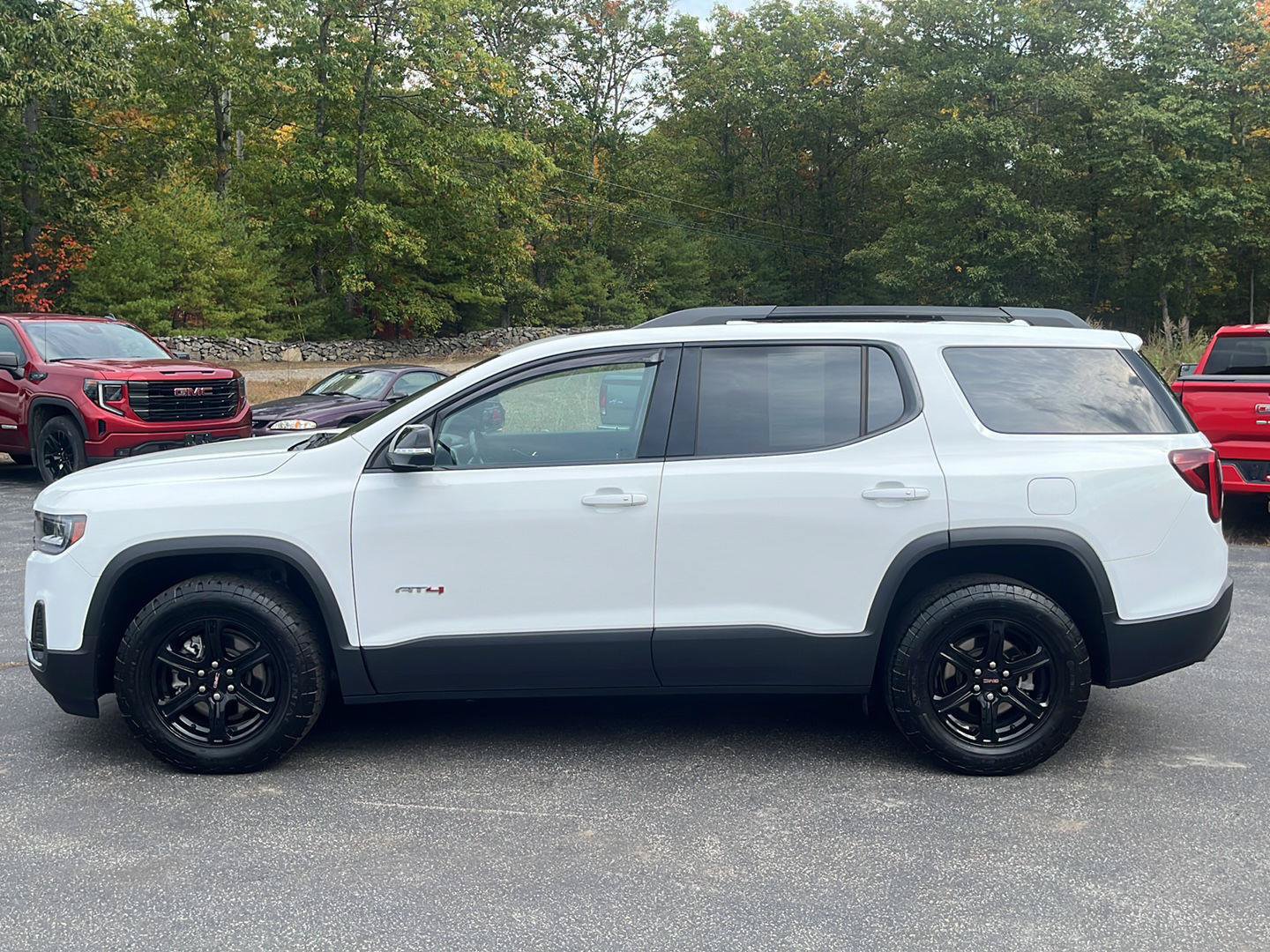 Used 2022 GMC Acadia AT4 w/ Technology Package AWD/4WD image 2