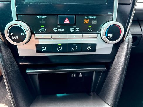 Used 2014 Toyota Camry SE image 22