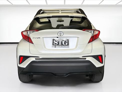 Used 2020 Toyota C-HR LE FWD image 5