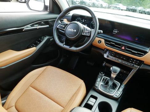 Certified 2024 Kia Seltos SX w/ SX Sunroof Package AWD/4WD image 9