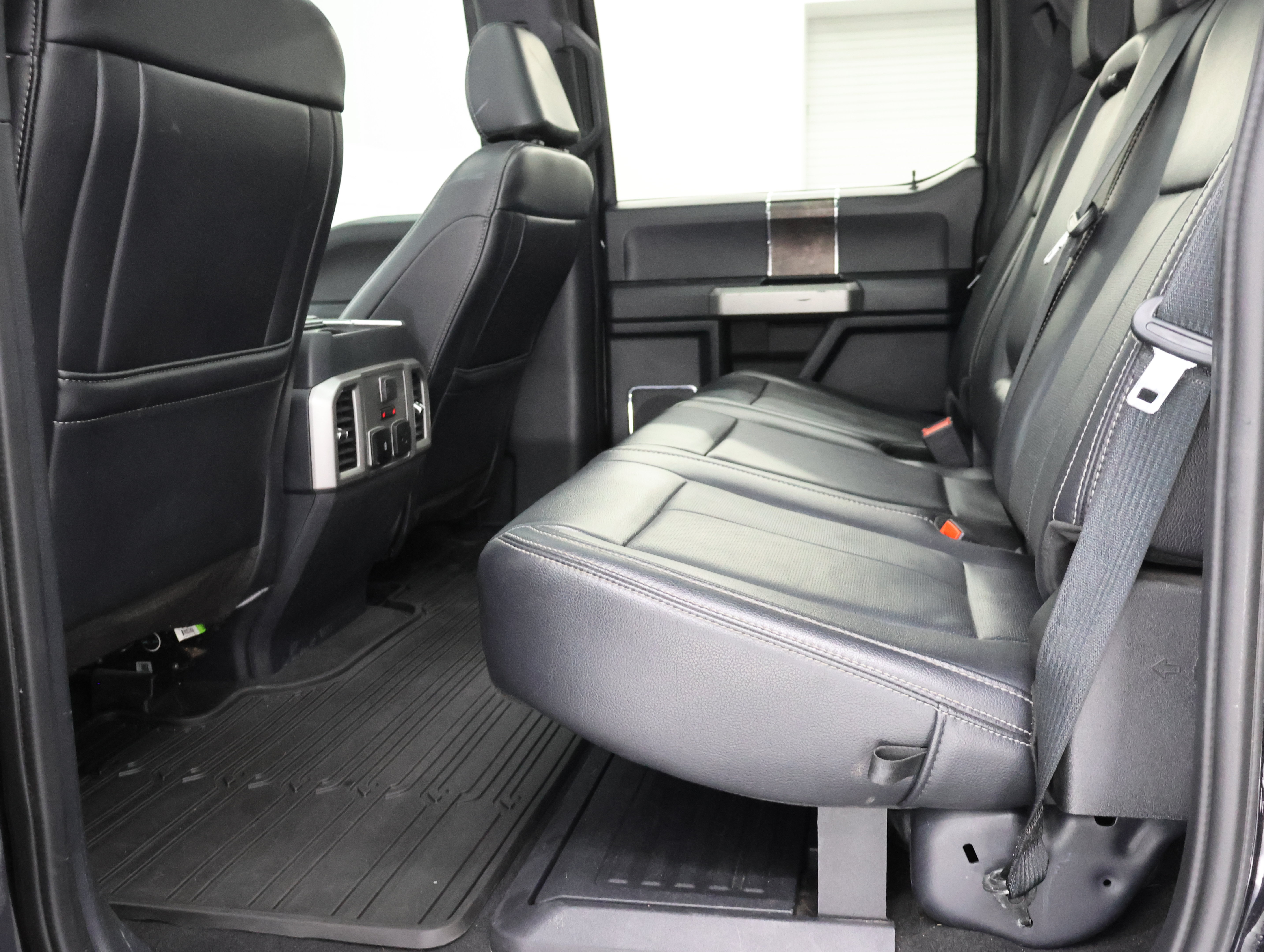 Used 2022 Ford F250 Lariat w/ Black Appearance Package AWD/4WD image 9