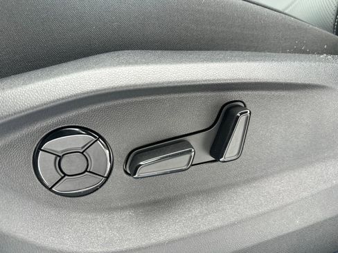 New 2026 Volkswagen Tiguan SE image 4