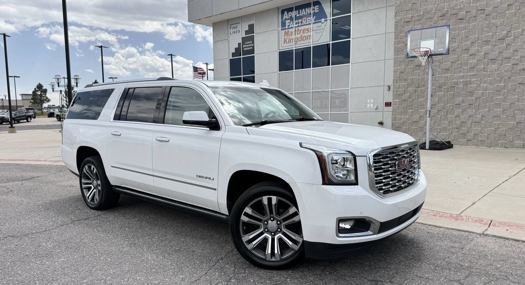 Used 2020 GMC Yukon XL Denali w/ Denali Ultimate Package AWD/4WD image 2