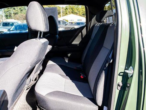 Used 2021 Toyota Tacoma TRD Off-Road image 17