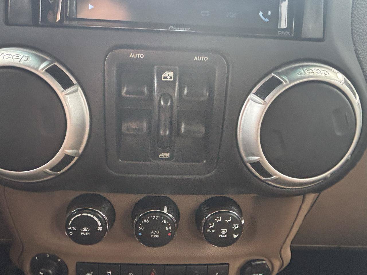 Used 2015 Jeep Wrangler Unlimited Sahara w/ Connectivity Group AWD/4WD image 13