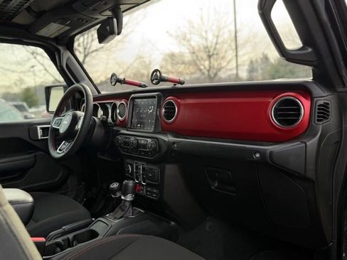 Used 2023 Jeep Gladiator Rubicon w/ Cold Weather Group image 19