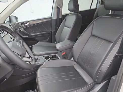 Used 2023 Volkswagen Tiguan SE FWD image 15