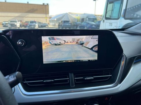 Used 2025 Chevrolet Trax LT FWD image 27