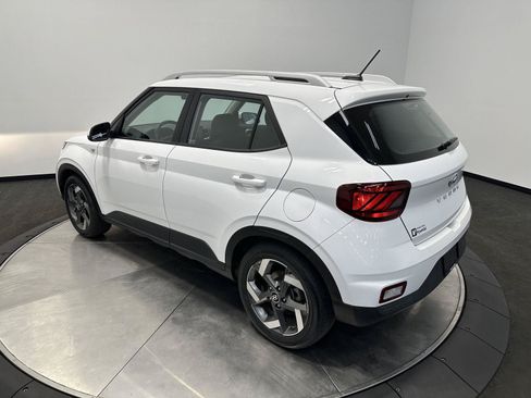 Certified 2023 Hyundai Venue SEL FWD image 5