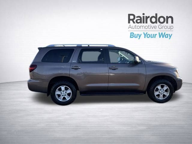 Used 2018 Toyota Sequoia SR5 w/ Carpet Mat Package AWD/4WD image 8