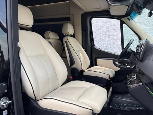 Used 2024 Mercedes-Benz Sprinter 3500 image 19