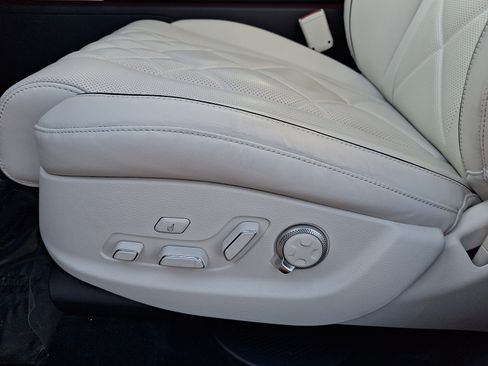 Certified 2025 Genesis GV80 3.5T Prestige AWD/4WD image 16