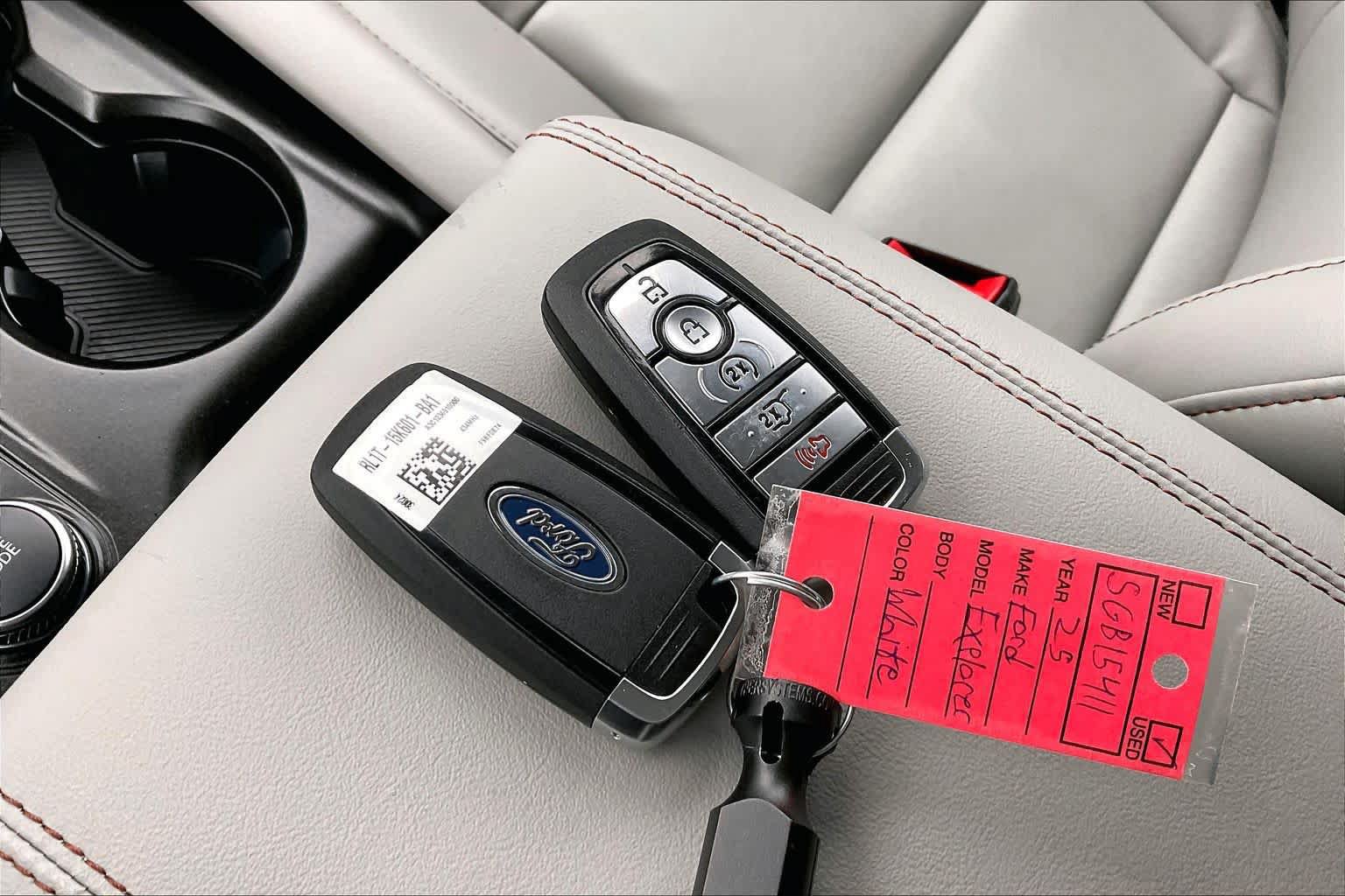 Used 2025 Ford Explorer Active w/ Active Comfort Package AWD/4WD image 14