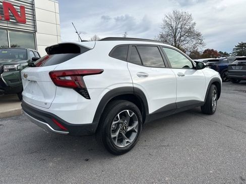 Used 2024 Chevrolet Trax LT image 7