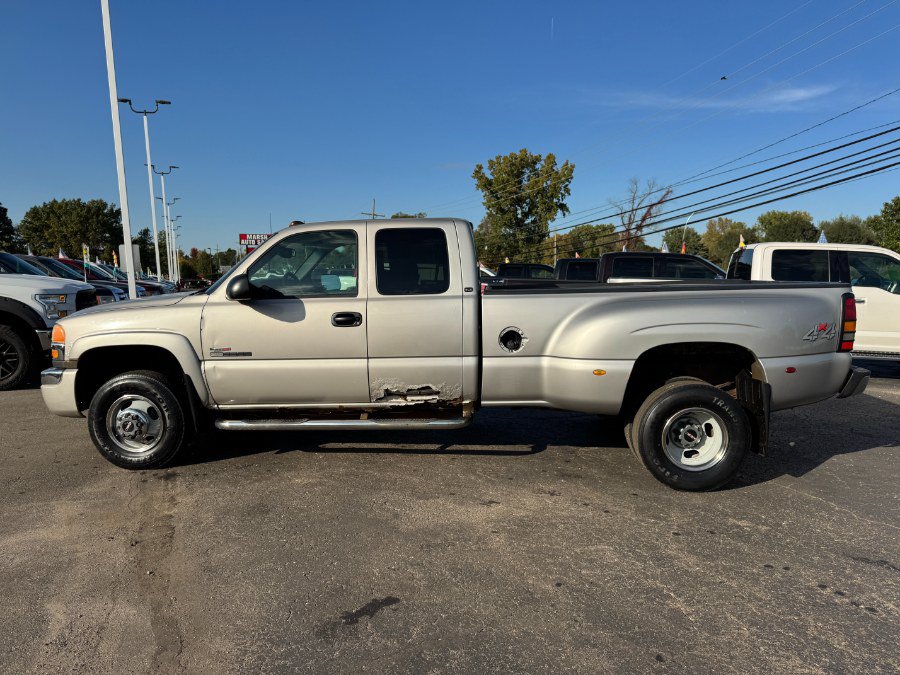 Used 2004 GMC Sierra 3500 SLE w/ Heavy-Duty Power Package AWD/4WD image 2