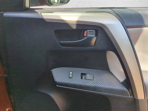 Used 2014 Toyota RAV4 LE FWD image 29