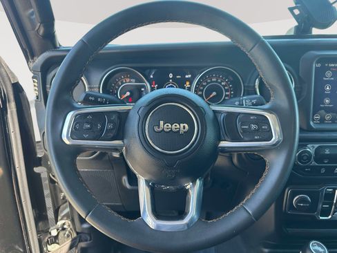 Used 2023 Jeep Gladiator Overland AWD/4WD image 15