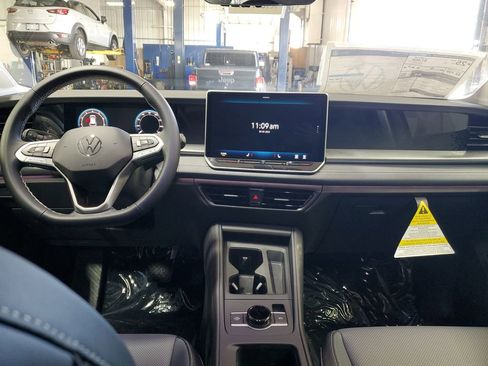 New 2025 Volkswagen Tiguan SE image 5