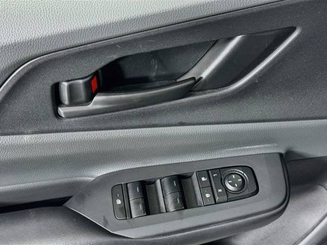 Certified 2025 Toyota Prius LE FWD image 19