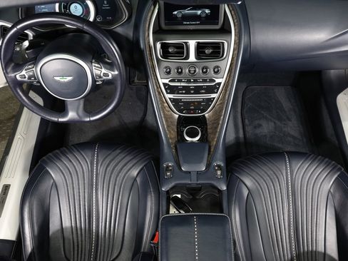 Used 2019 Aston Martin DB11 Volante image 10
