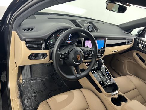 Certified 2026 Porsche Macan AWD/4WD image 4