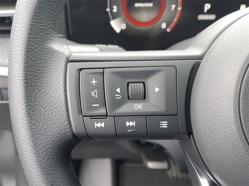 Used 2025 Nissan Kicks SV w/ SV Premium Package image 18