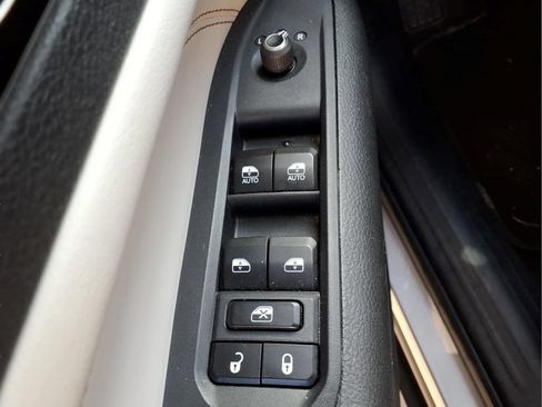 Used 2025 Jeep Compass Limited AWD/4WD image 16