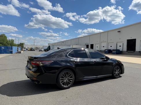 Used 2021 Toyota Camry SE FWD image 4