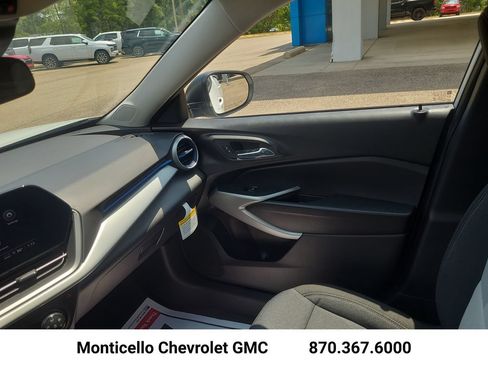 New 2026 Chevrolet Trax LS FWD image 25