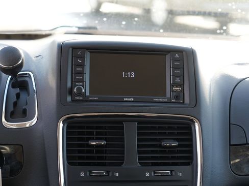 Used 2018 Dodge Grand Caravan SE w/ UConnect Hands-Free Group image 22