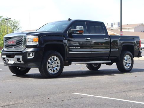 Used 2016 GMC Sierra 2500 Denali w/ Duramax Plus Package AWD/4WD image 11