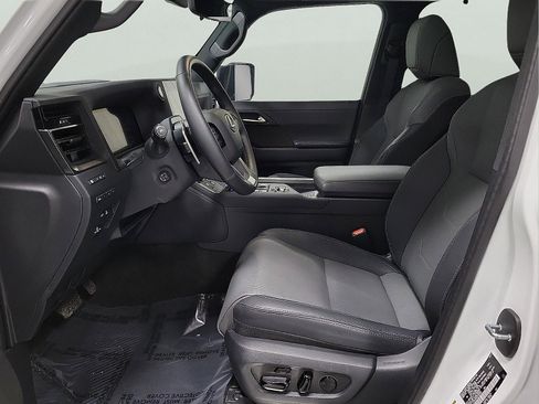 Used 2025 Lexus GX 550 w/ Accessory Package (2T) image 11