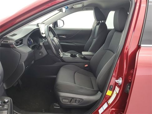 Used 2022 Toyota Venza LE image 19