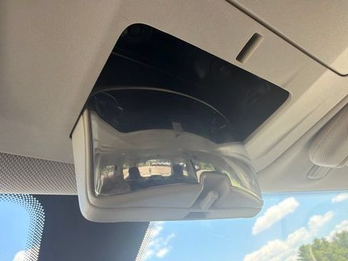 Used 2022 Chrysler Voyager LX FWD image 43