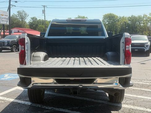 Used 2025 Chevrolet Silverado 2500 W/T AWD/4WD image 5
