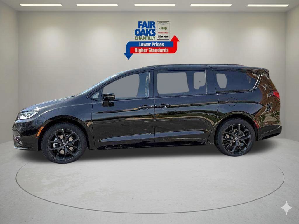 New 2026 Chrysler Pacifica Select w/ S Appearance Package FWD image 11