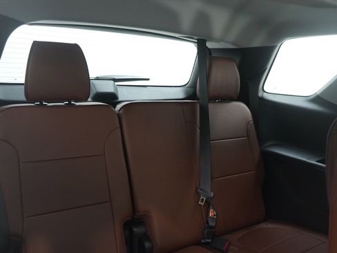 Used 2018 Chevrolet Traverse High Country image 12