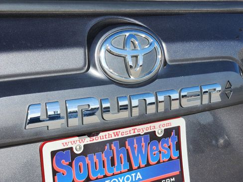 Used 2022 Toyota 4Runner SR5 Premium image 12