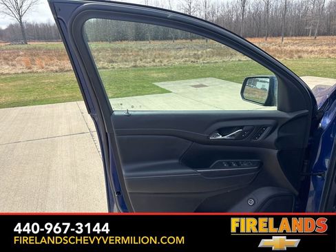 Used 2023 GMC Acadia SLT w/ Technology Package image 10