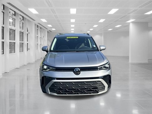 Used 2025 Volkswagen Taos SE FWD image 2