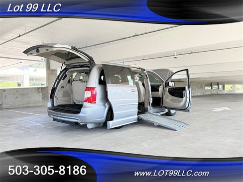 Used 2013 Chrysler Town & Country Limited w/ Luxury Group FWD image 32