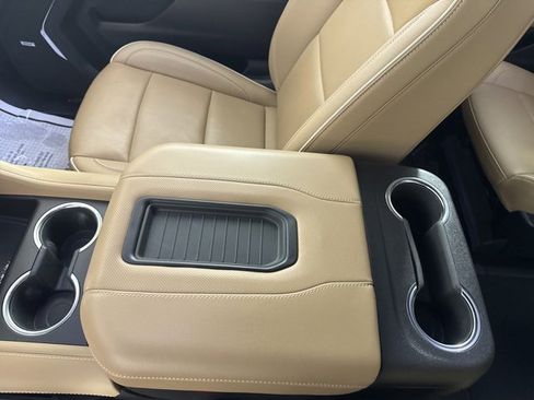 Used 2024 Chevrolet Suburban Premier image 34