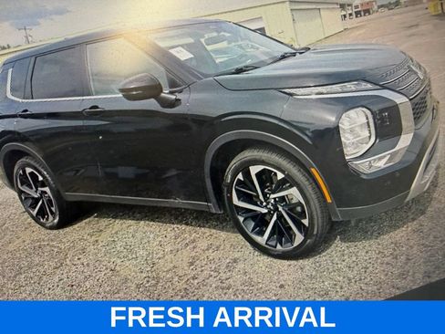 Used 2024 Mitsubishi Outlander SE AWD/4WD image 2