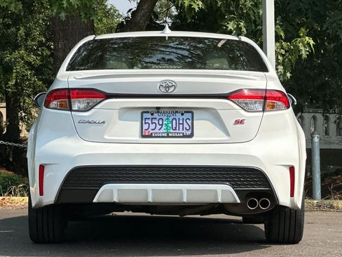 Used 2020 Toyota Corolla SE w/ SE Premium Package FWD image 7
