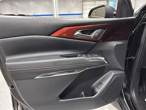 Used 2024 Chevrolet Traverse Z71 image 11