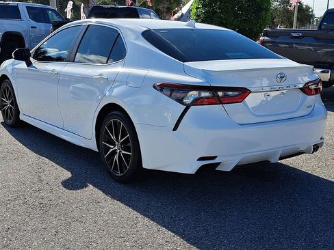 Certified 2021 Toyota Camry SE image 4