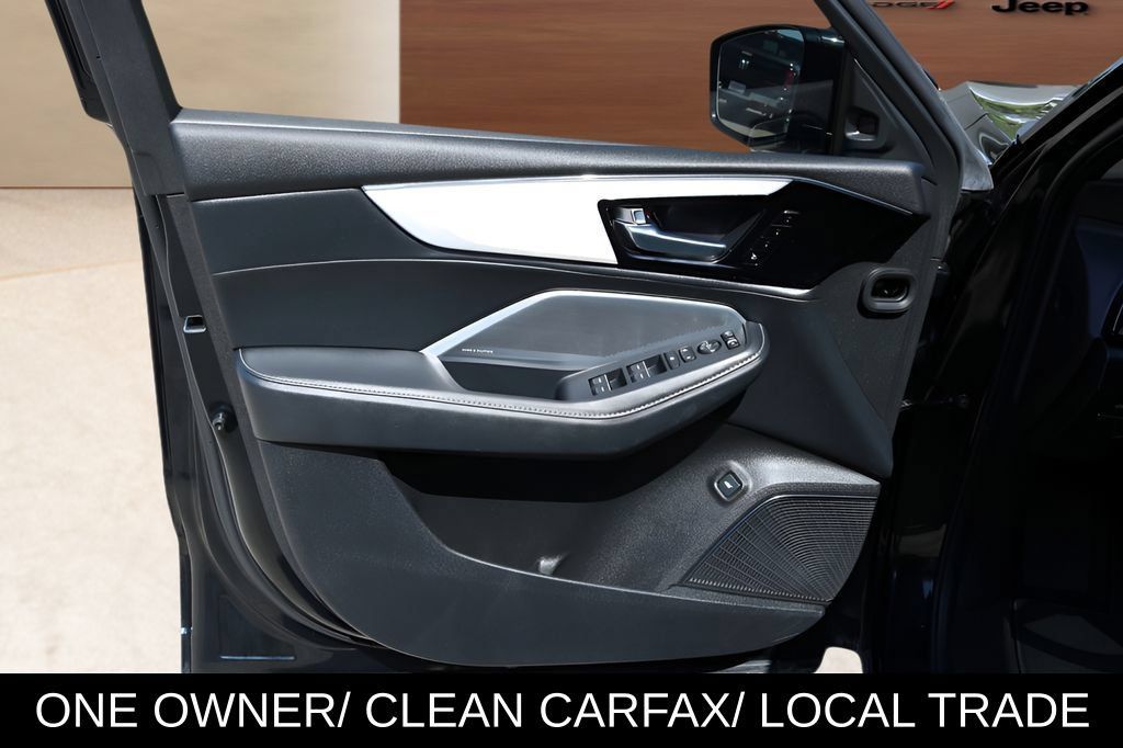 Used 2025 Acura MDX w/ Technology Package FWD image 10